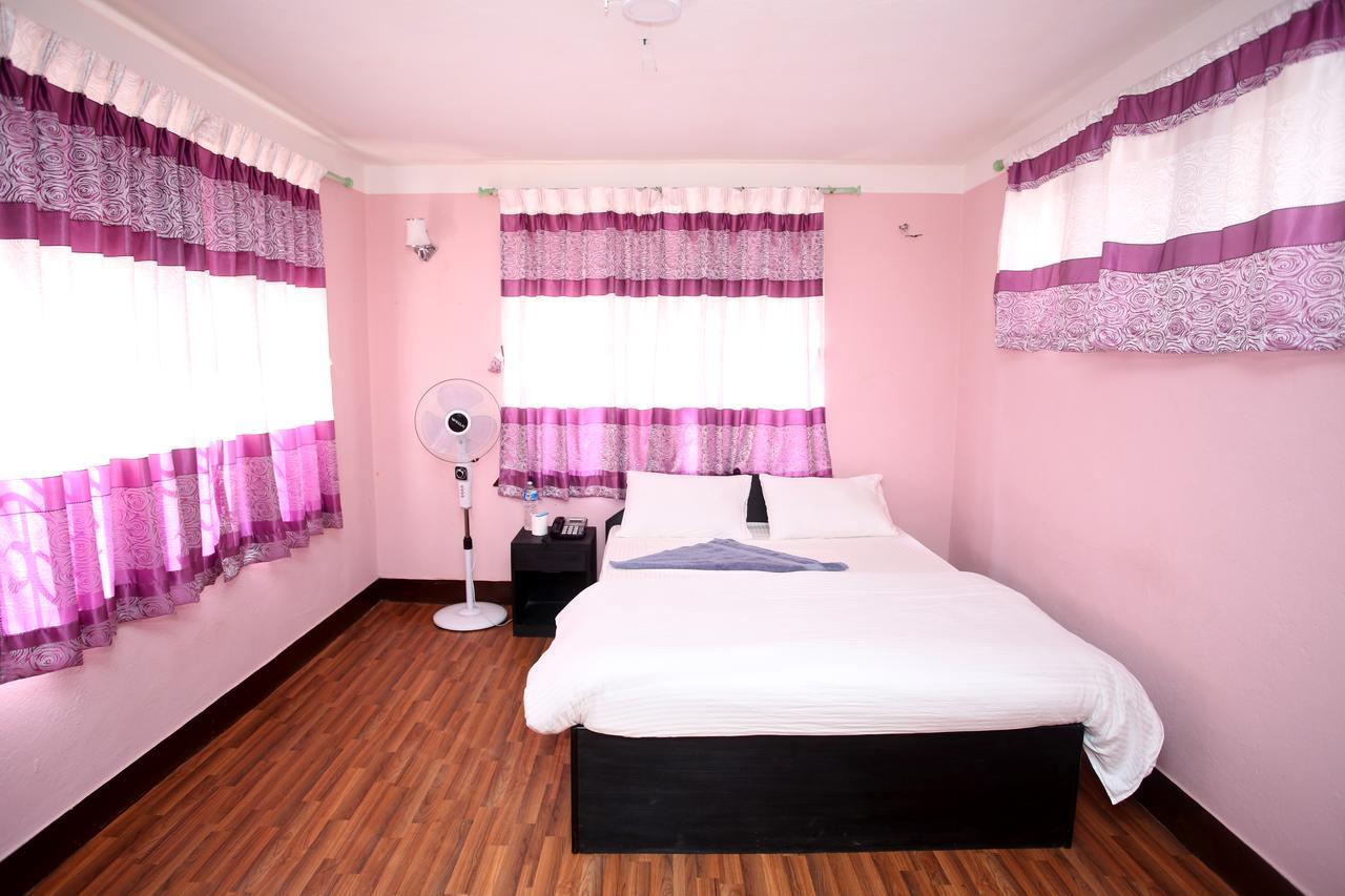Mitra Garden Inn Kathmandu Buitenkant foto