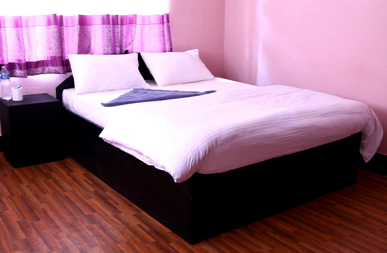 Mitra Garden Inn Kathmandu Buitenkant foto