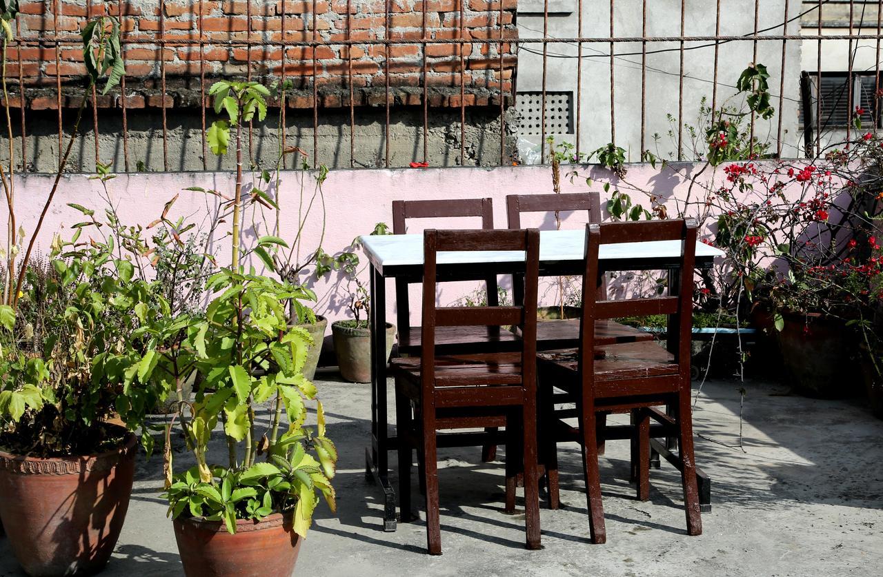 Mitra Garden Inn Kathmandu Buitenkant foto