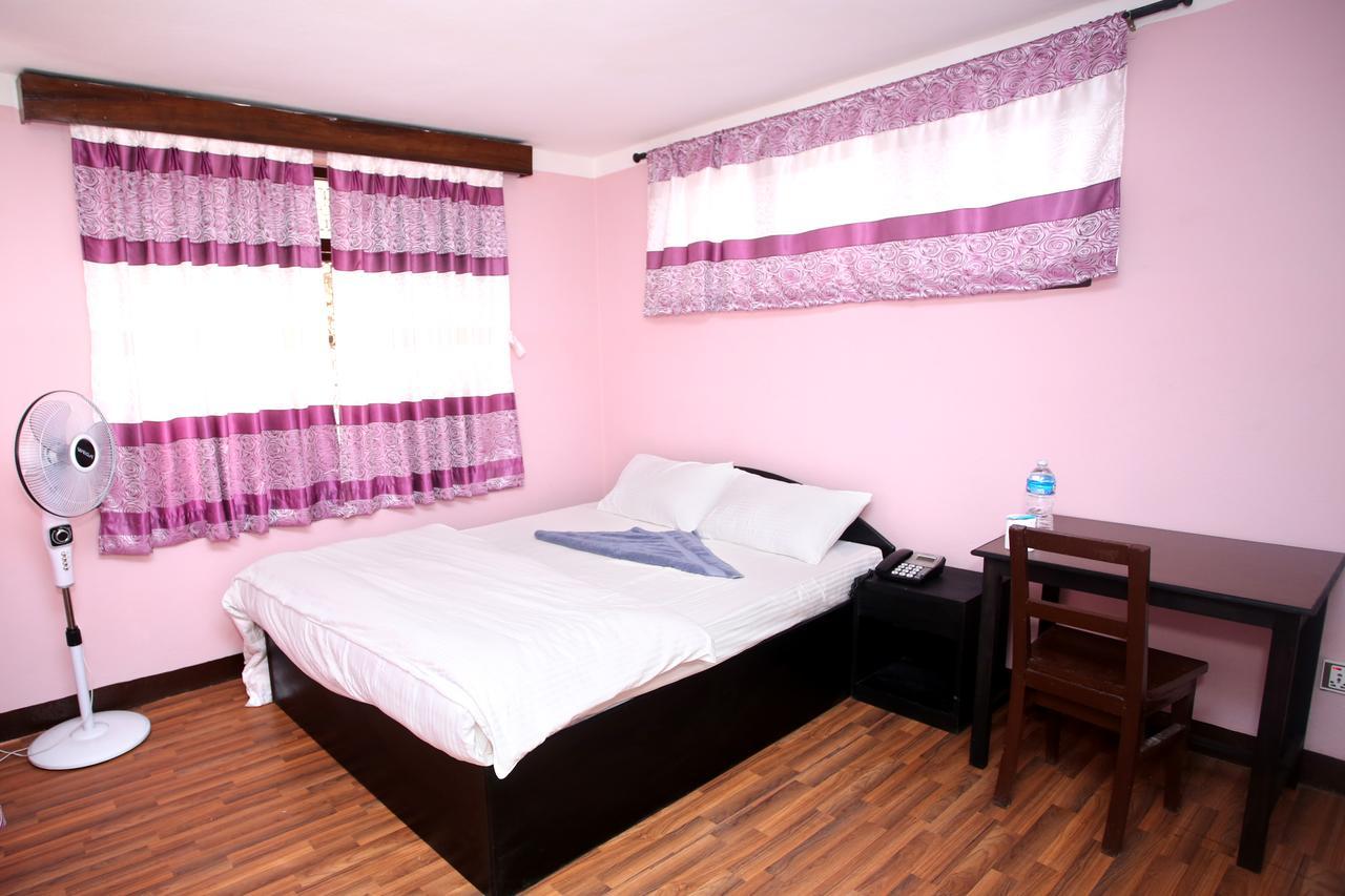 Mitra Garden Inn Kathmandu Buitenkant foto