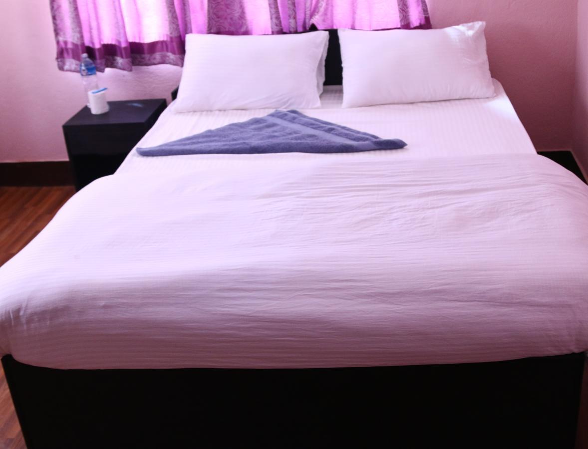 Mitra Garden Inn Kathmandu Buitenkant foto