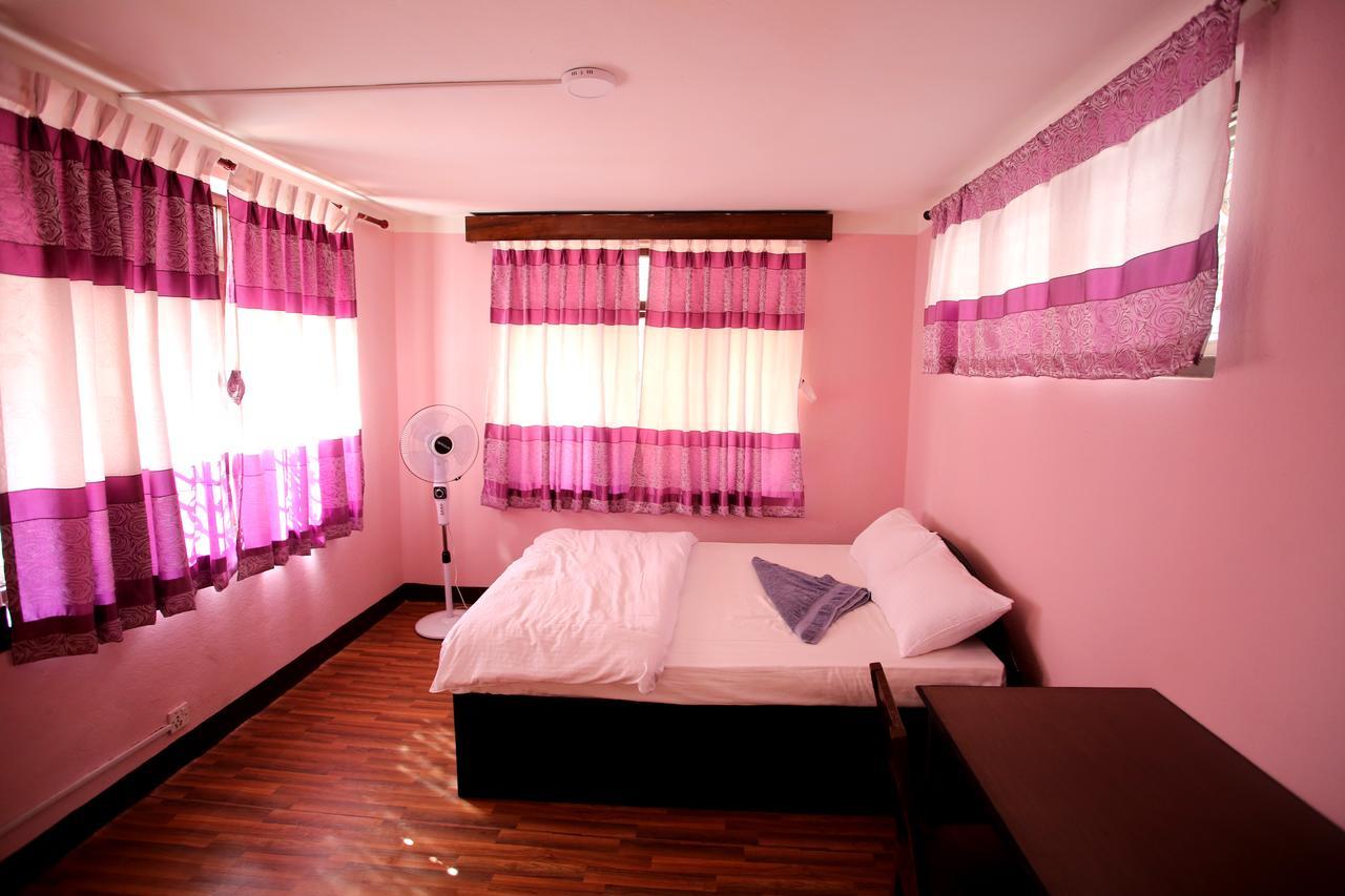Mitra Garden Inn Kathmandu Buitenkant foto