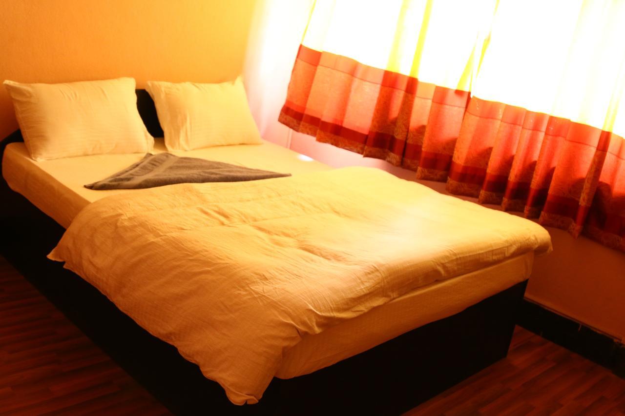 Mitra Garden Inn Kathmandu Buitenkant foto