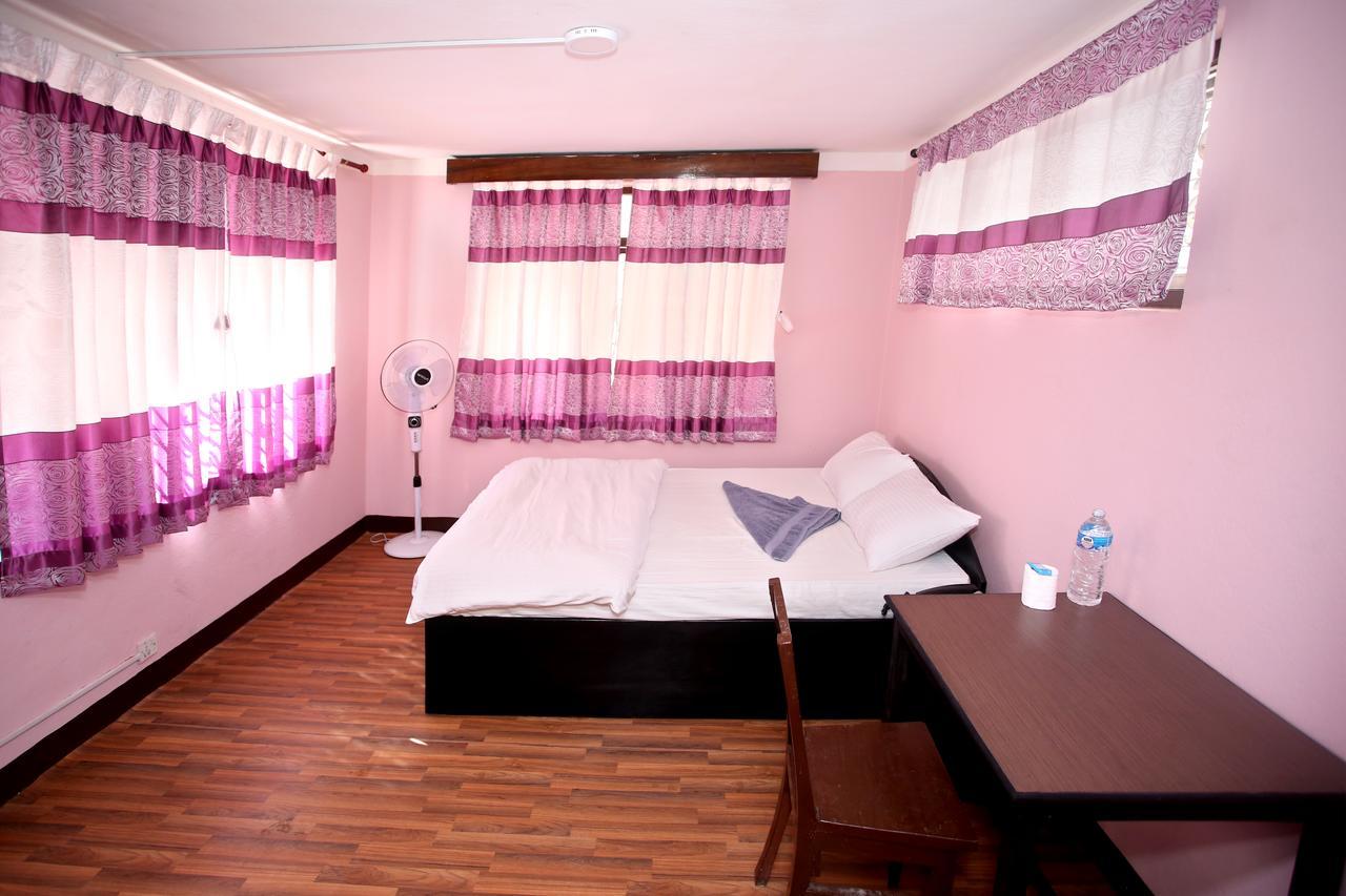 Mitra Garden Inn Kathmandu Buitenkant foto