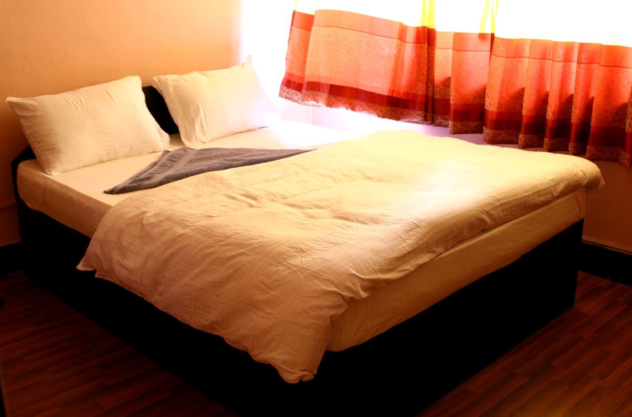 Mitra Garden Inn Kathmandu Buitenkant foto