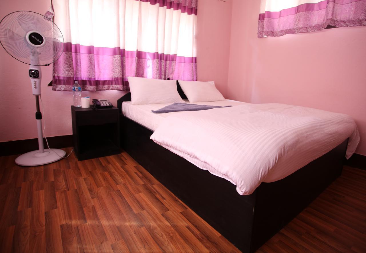 Mitra Garden Inn Kathmandu Buitenkant foto