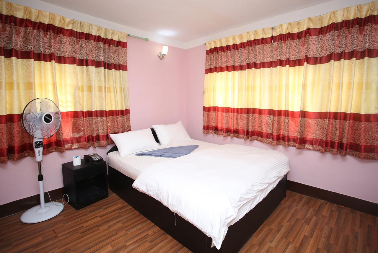 Mitra Garden Inn Kathmandu Buitenkant foto